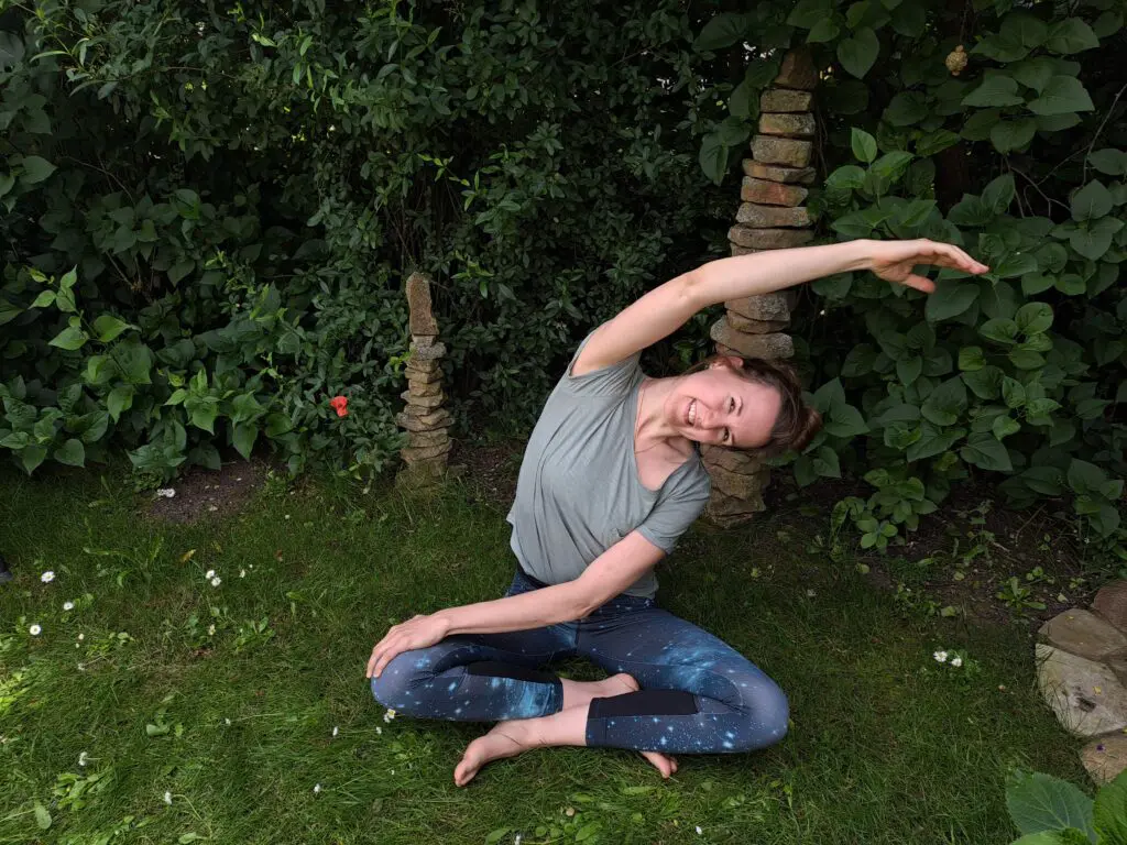 Janina-Yoga-Zuffenhausen-Flankendehnung