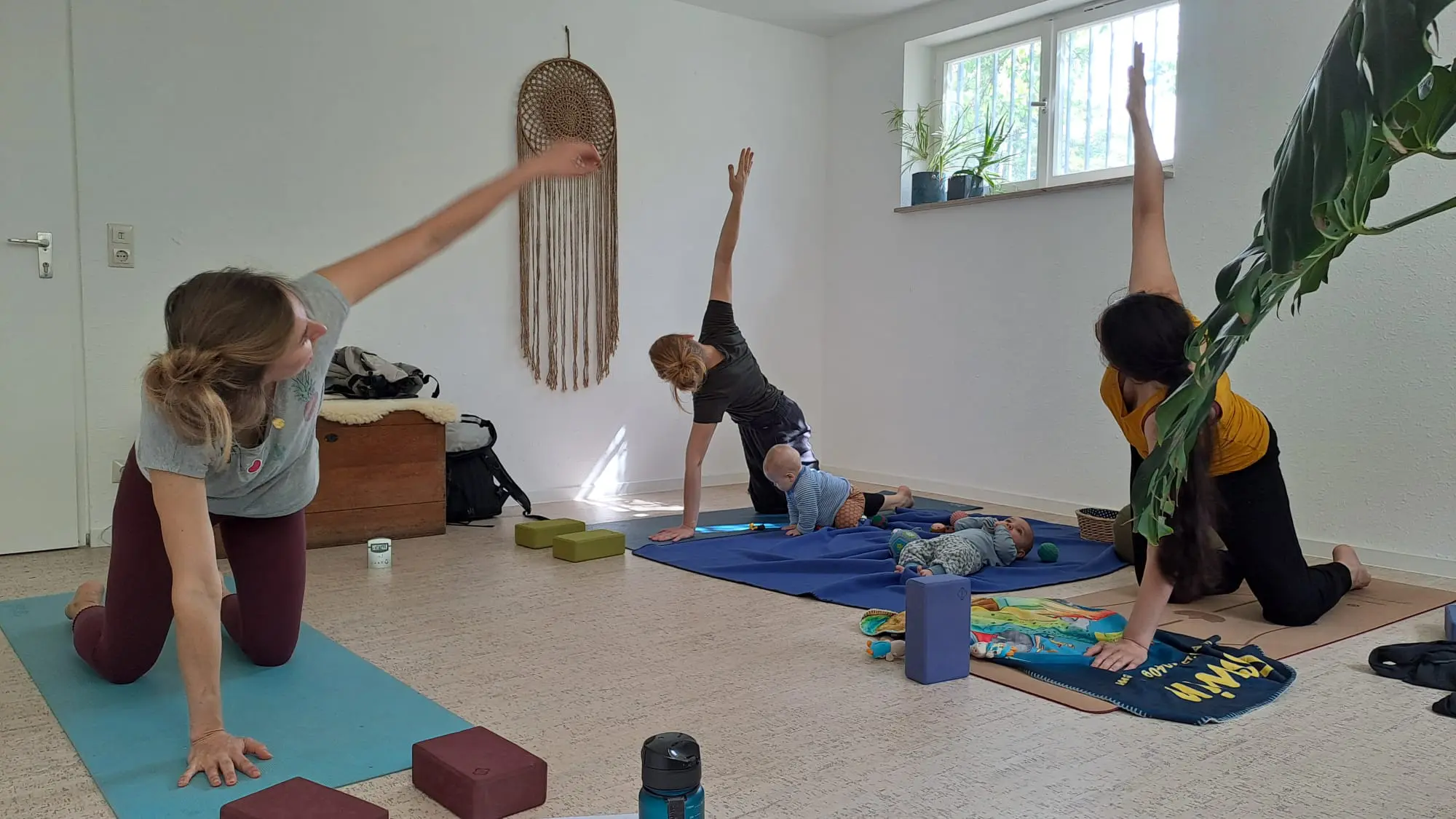 Janina-Yoga-Zuffenhausen-Rückbildung-mit-Baby